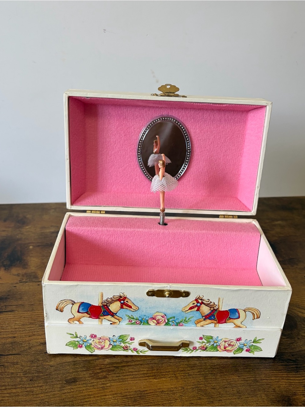 1976 Vintage Children’s Musical Jewelry Box Wind-Up – Gunther Mele Limited